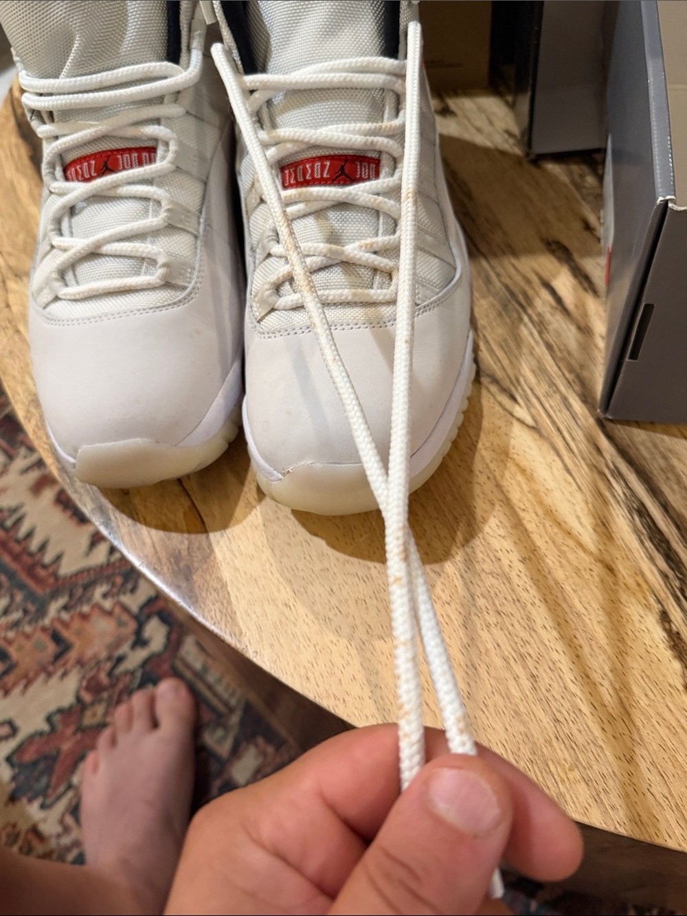 Men’s Jordan 11 Retro platinum tint / University red - Picture 5 of 13